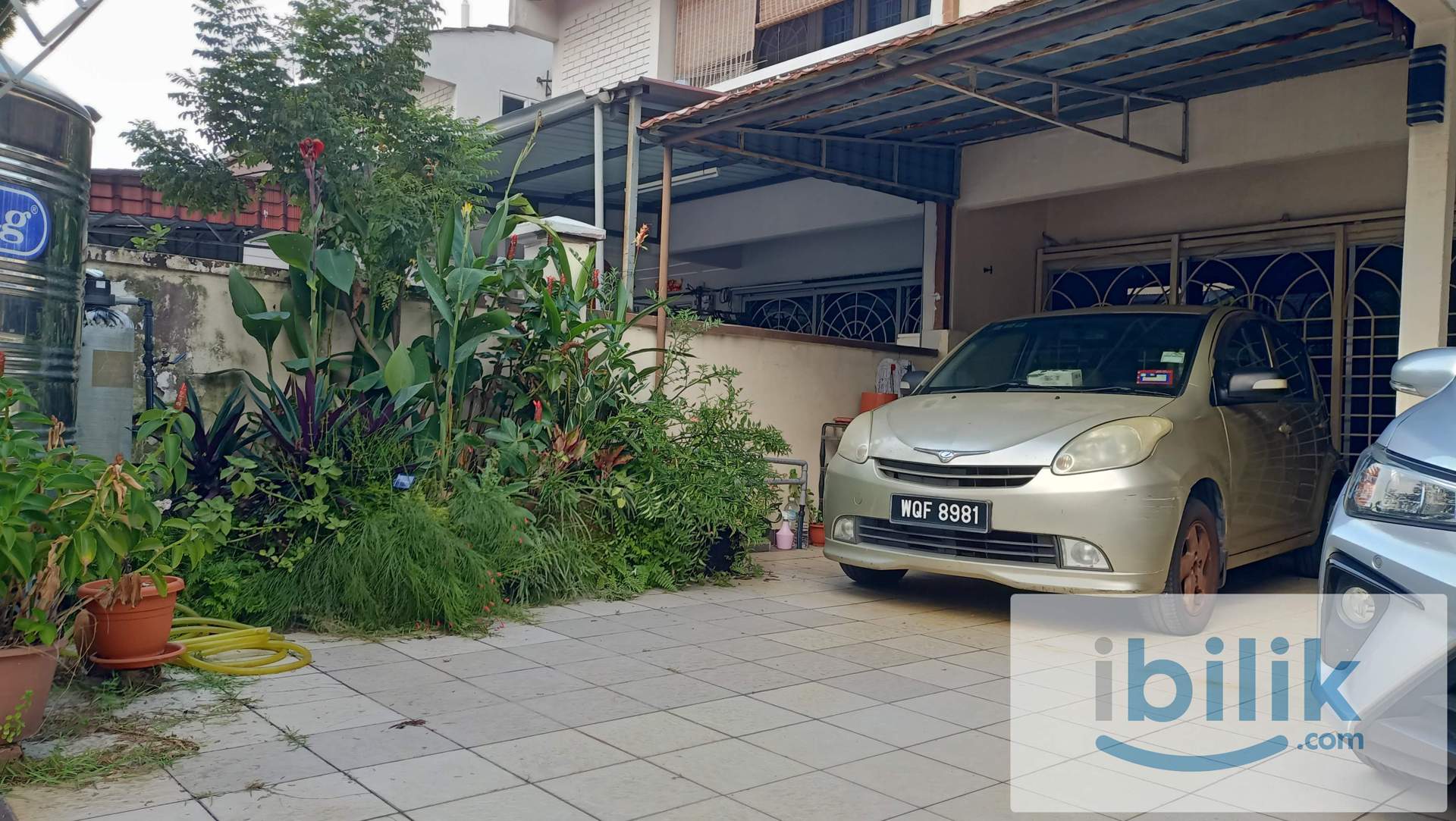 chinese male, landed, 2-storey house, near shops, big parking, bukit serdang, w wifi+gas+water+electric+cleaning - Image 8
