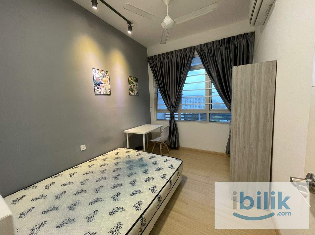Middle Room - Image 1