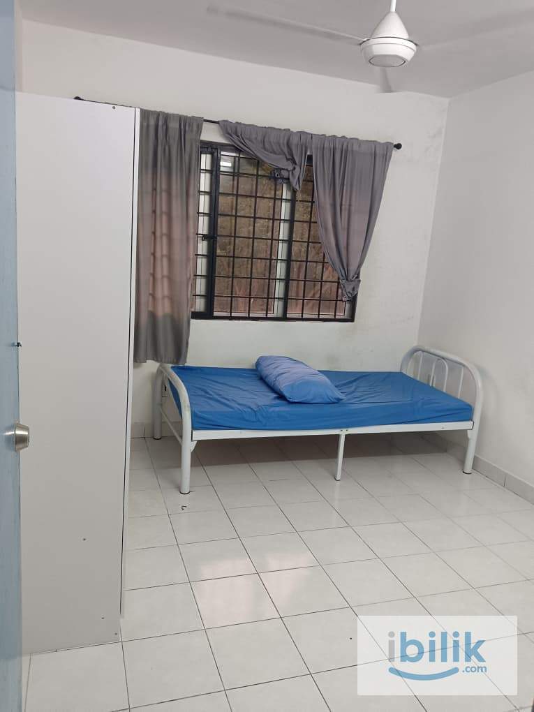 Master Bedroom at Flora Damansara, Damansara Perdana - Image 5