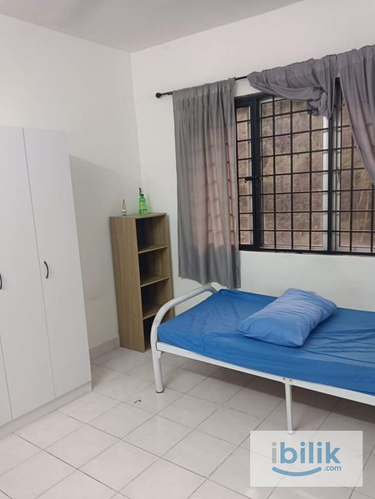Master Bedroom at Flora Damansara, Damansara Perdana - Image 6