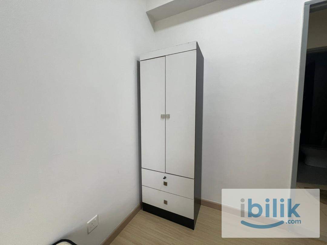 Small Room at Gravit8, Klang - Image 4