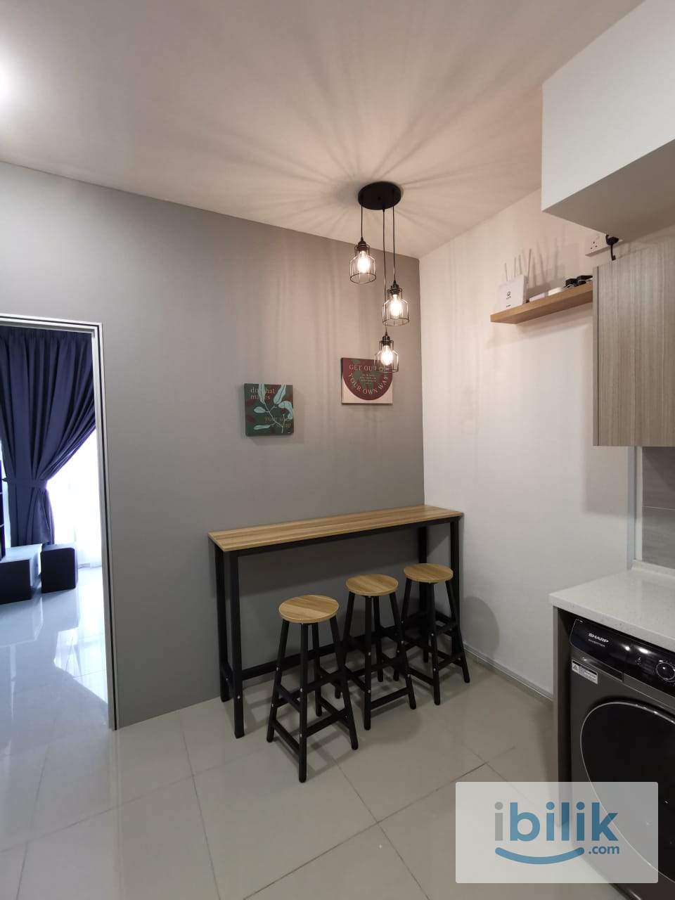 Small Room at Gravit8, Klang - Image 7