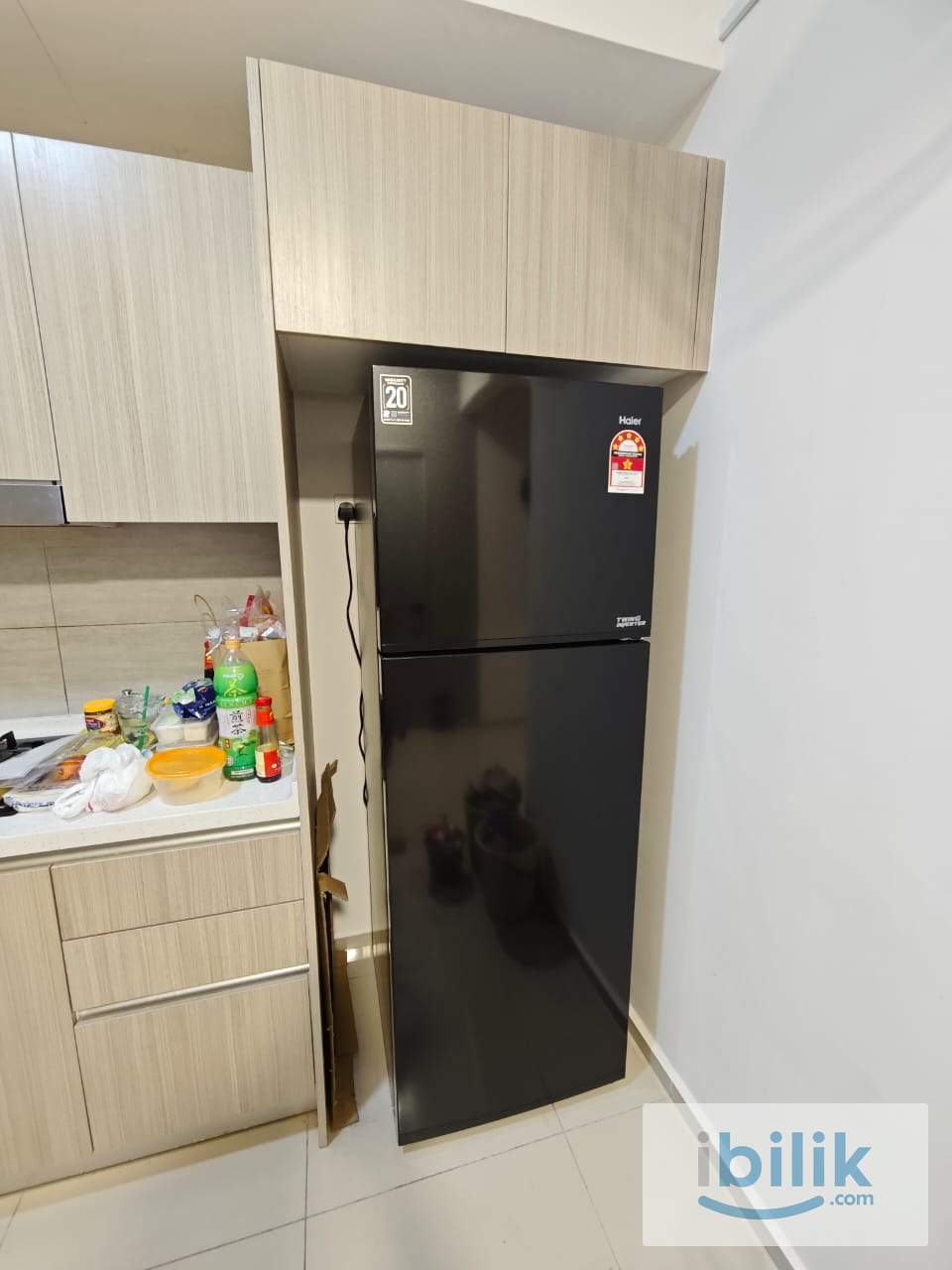 Small Room at Gravit8, Klang - Image 6