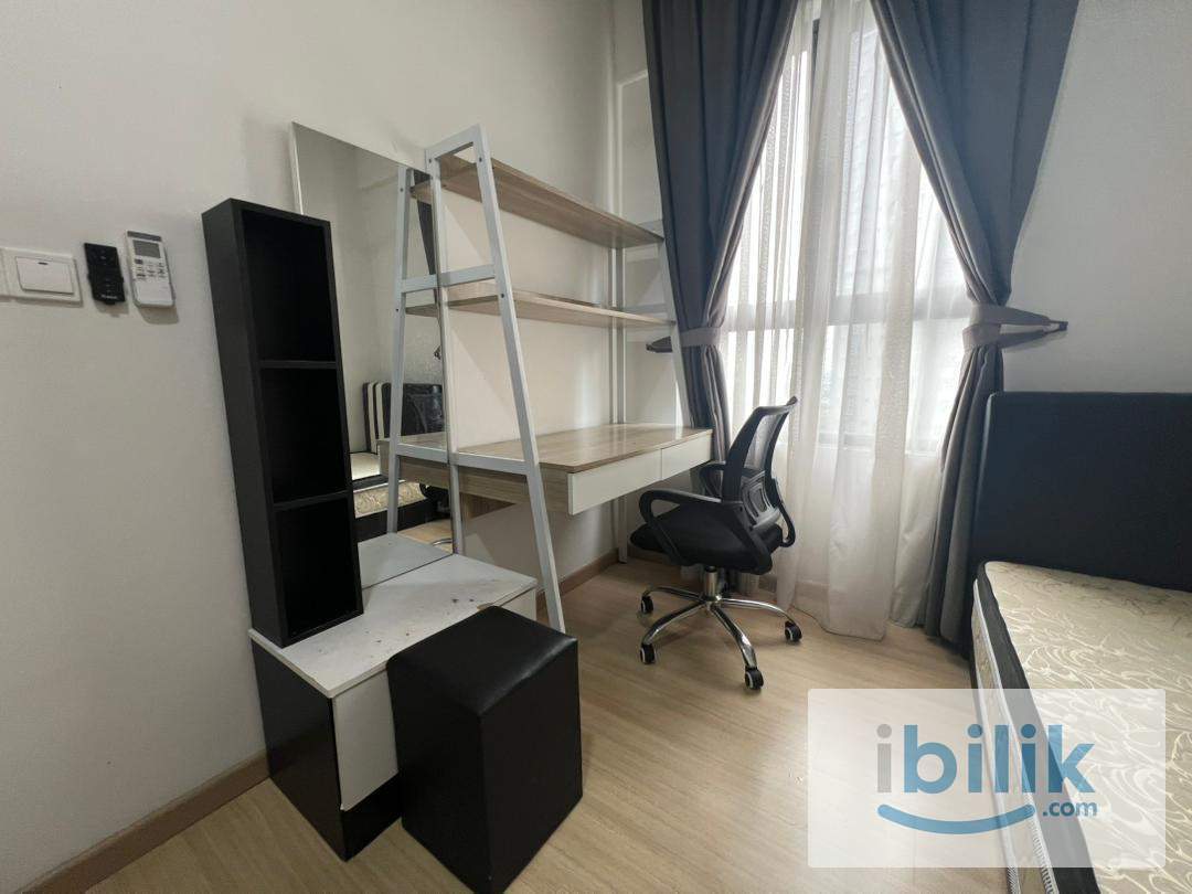 Small Room at Gravit8, Klang - Image 3
