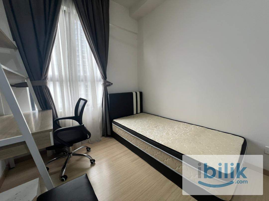 Small Room at Gravit8, Klang - Image 2