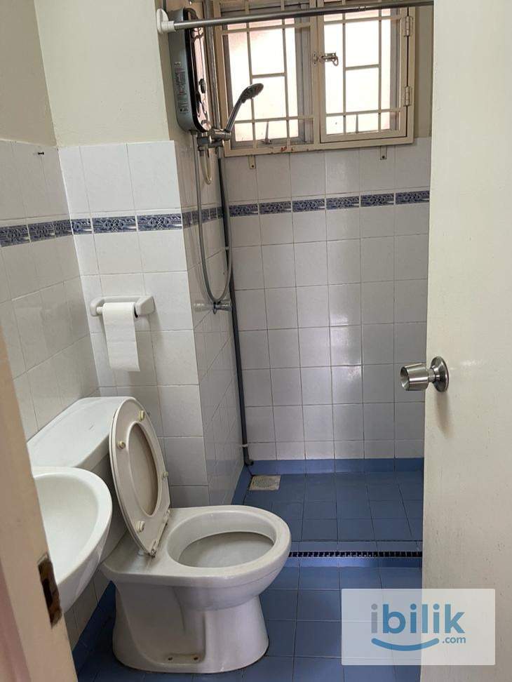 Middle Room - Image 6