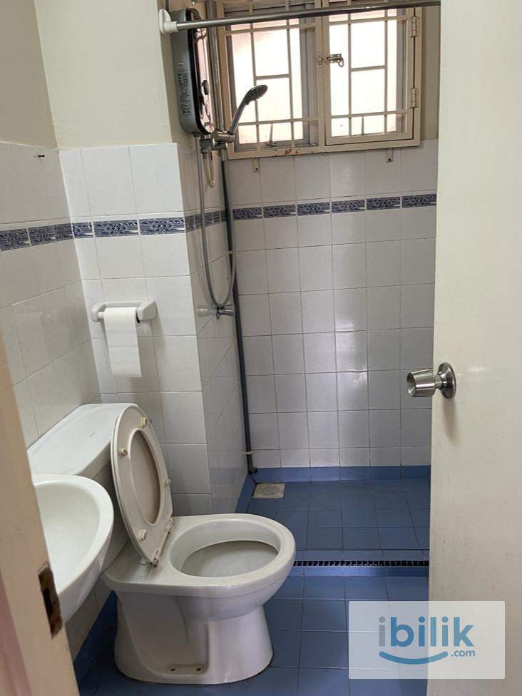 middle room for rent - Image 5