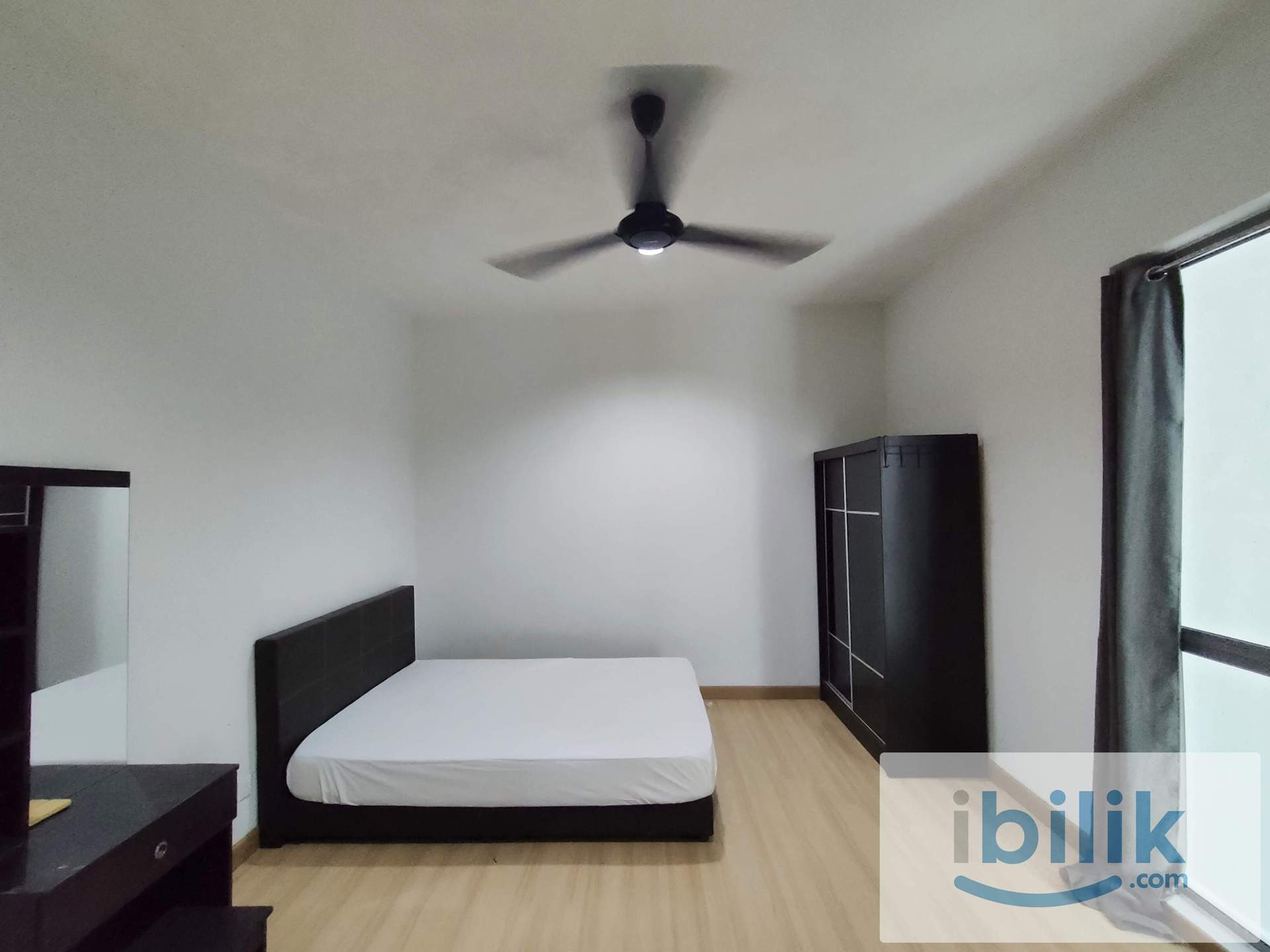 Puchong Prima Room Private Bathroom with Carpark Window & A/C - Image 1