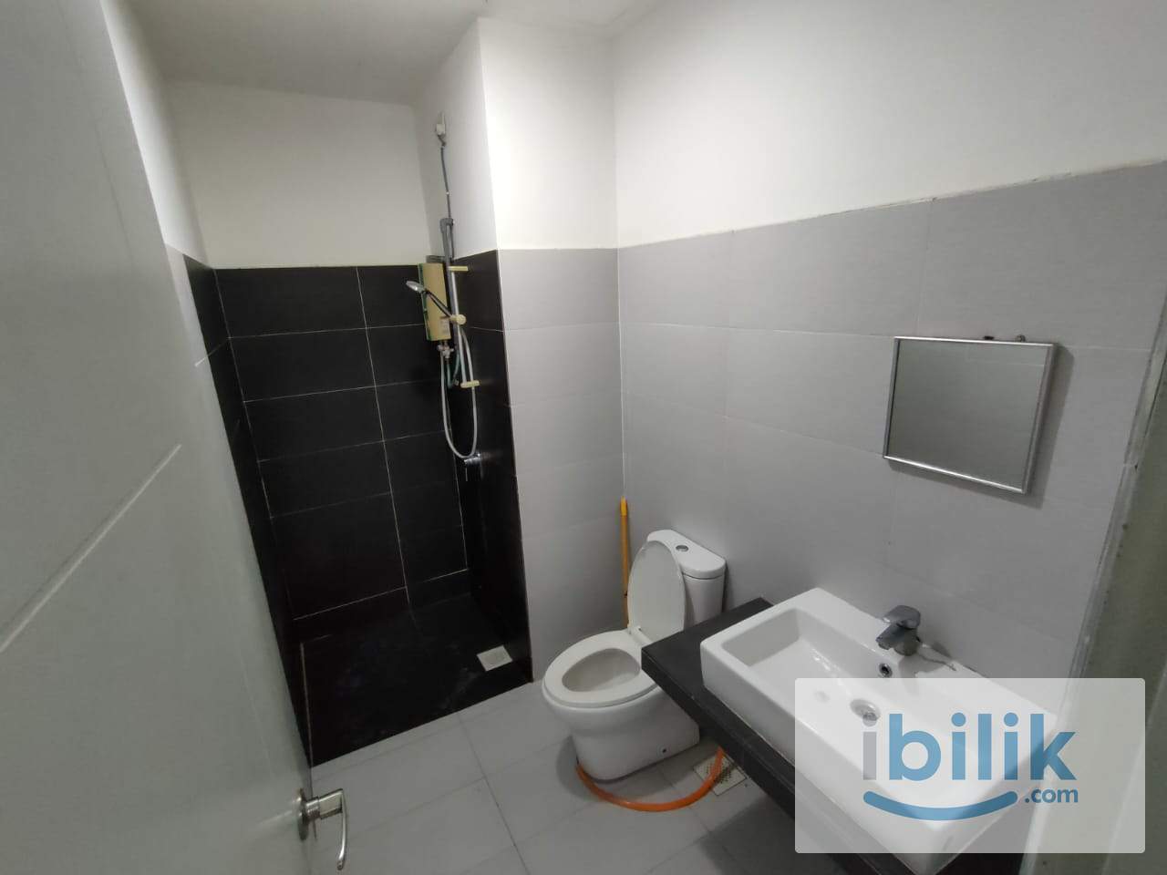 Puchong Prima Room Private Bathroom with Carpark Window & A/C - Image 4