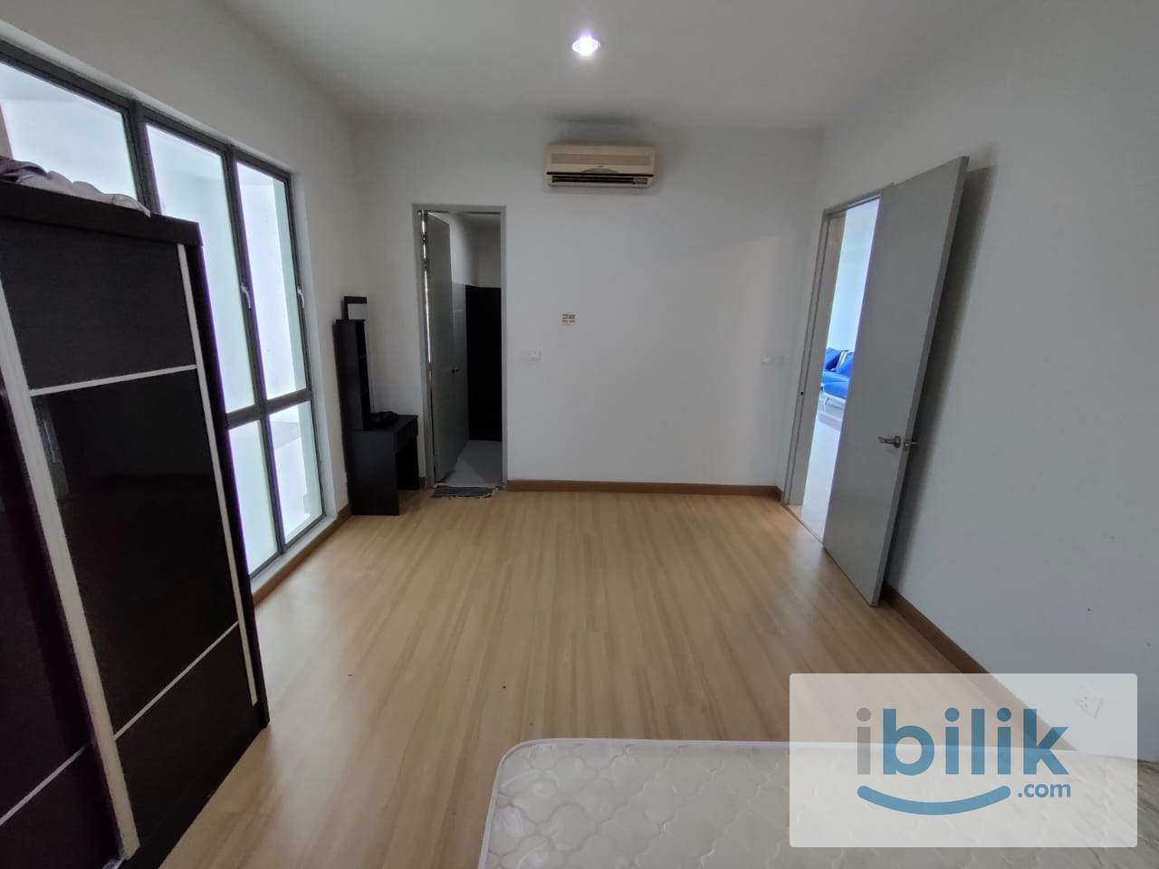 Puchong Prima Room Private Bathroom with Carpark Window & A/C - Image 2