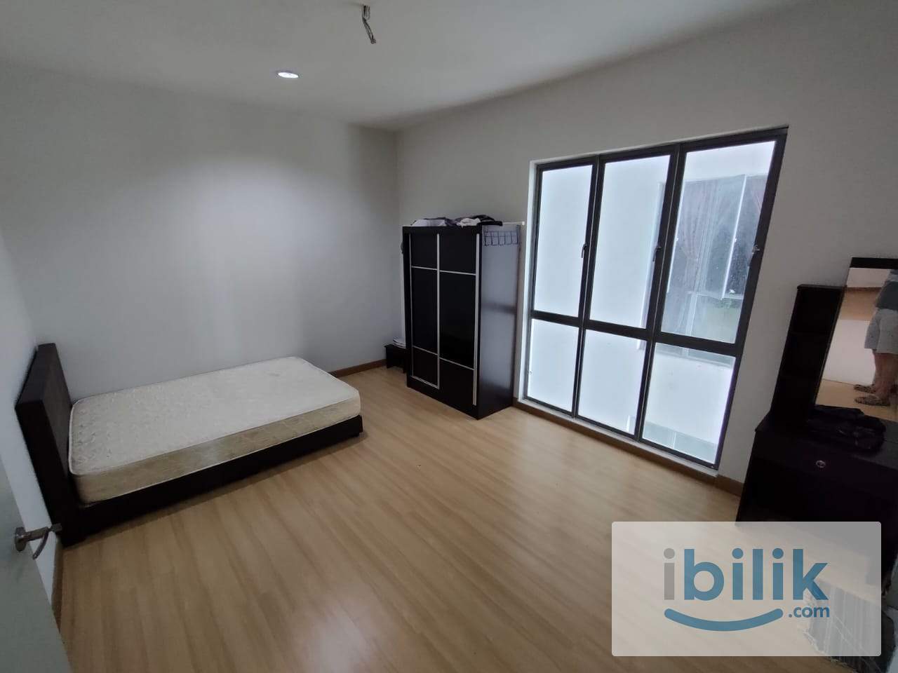 Puchong Prima Room Private Bathroom with Carpark Window & A/C - Image 3