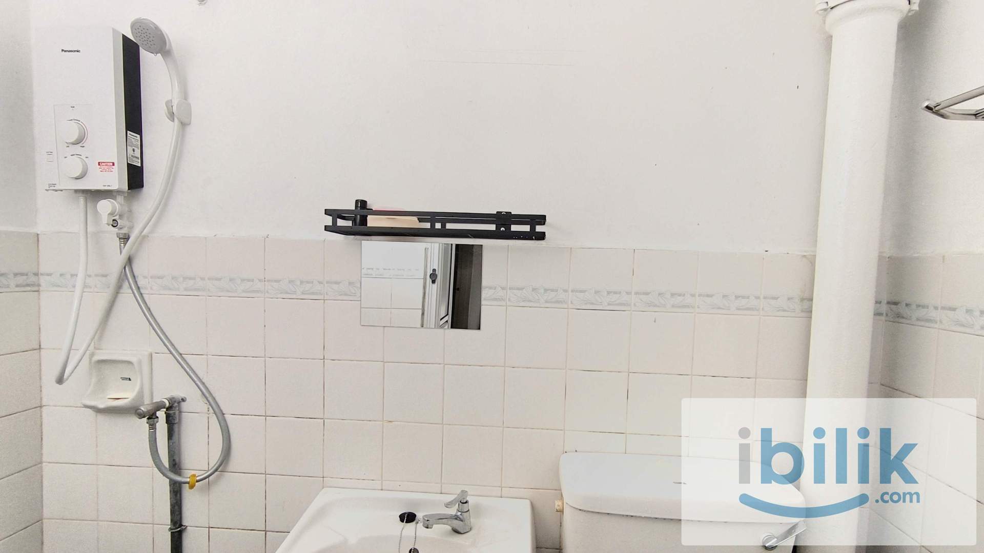 Single room in Taman Inderawasih For Rent - Image 4