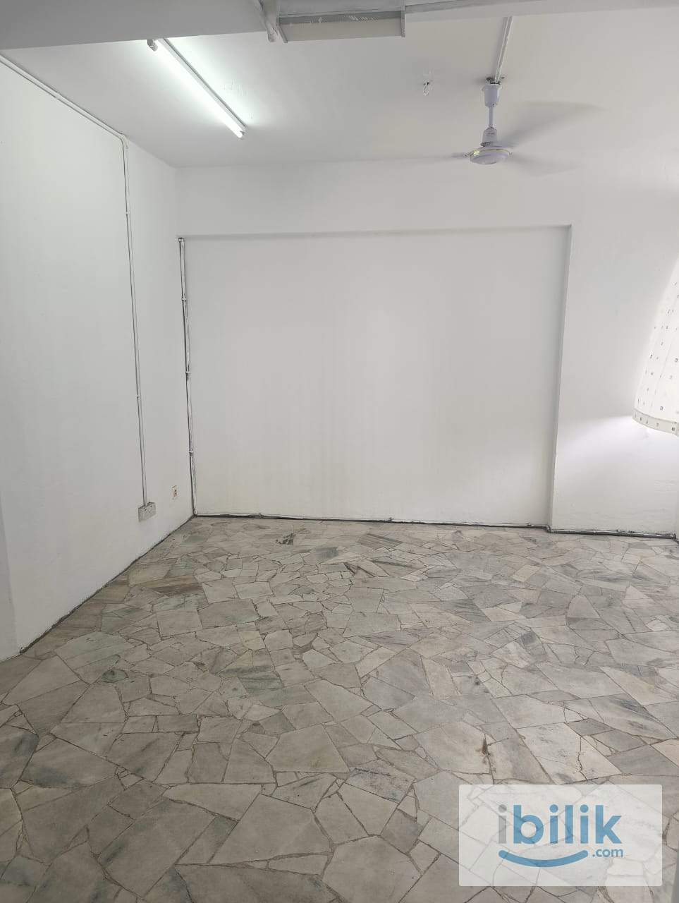 3 ROOM - Image 2