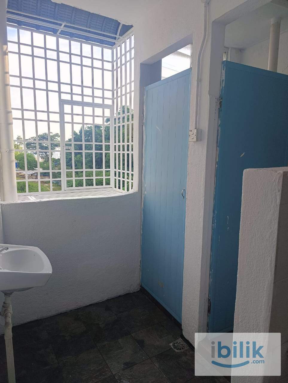 3 ROOM - Image 4