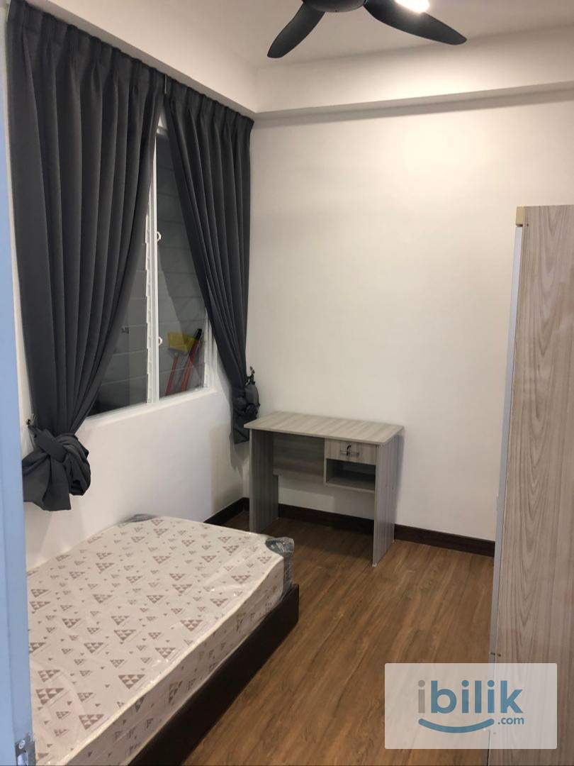 Middle Room - Image 5