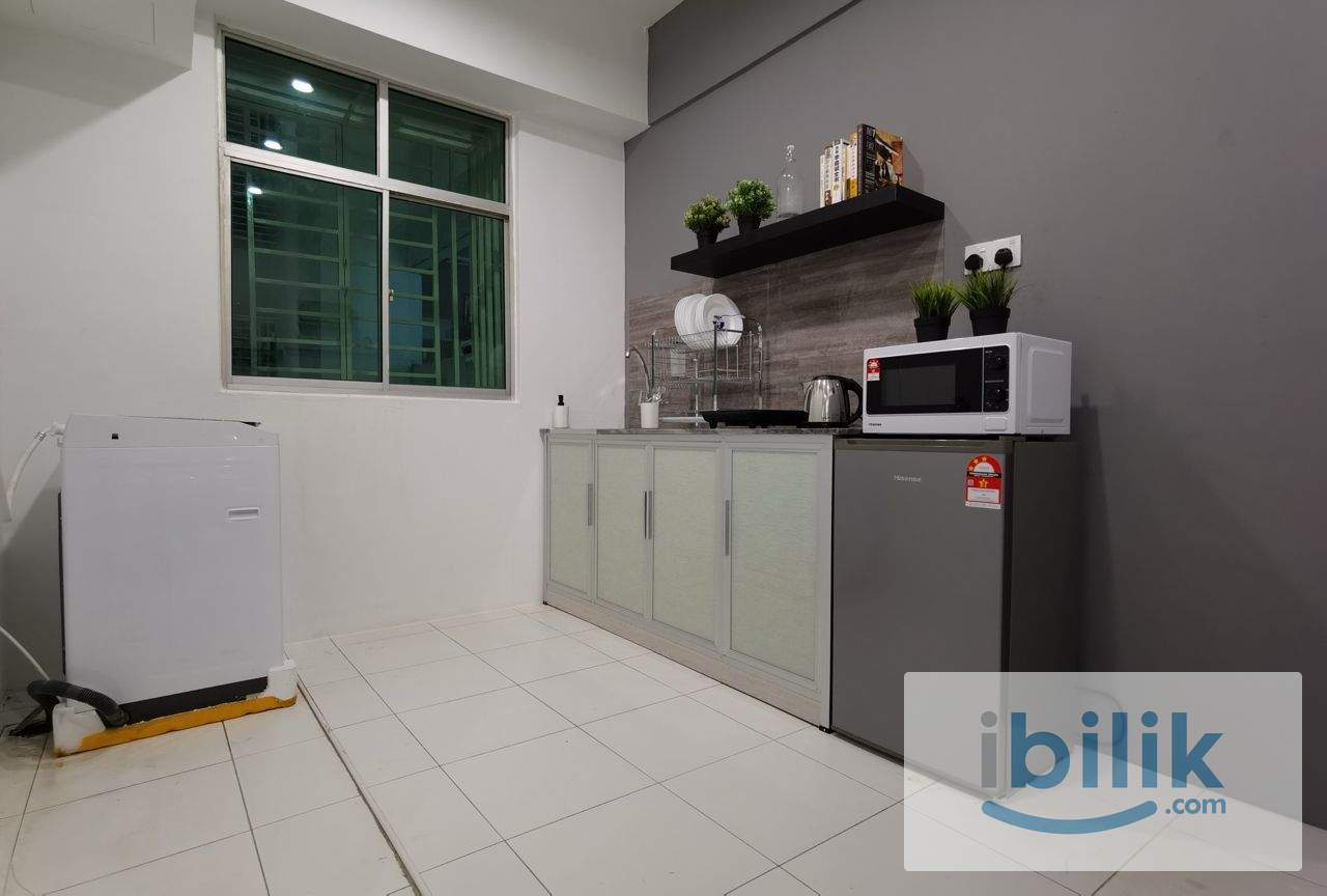 Female | Master room + Private Bathroom - Image 2