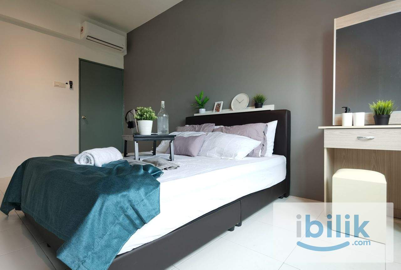 Female | Master room + Private Bathroom - Image 5