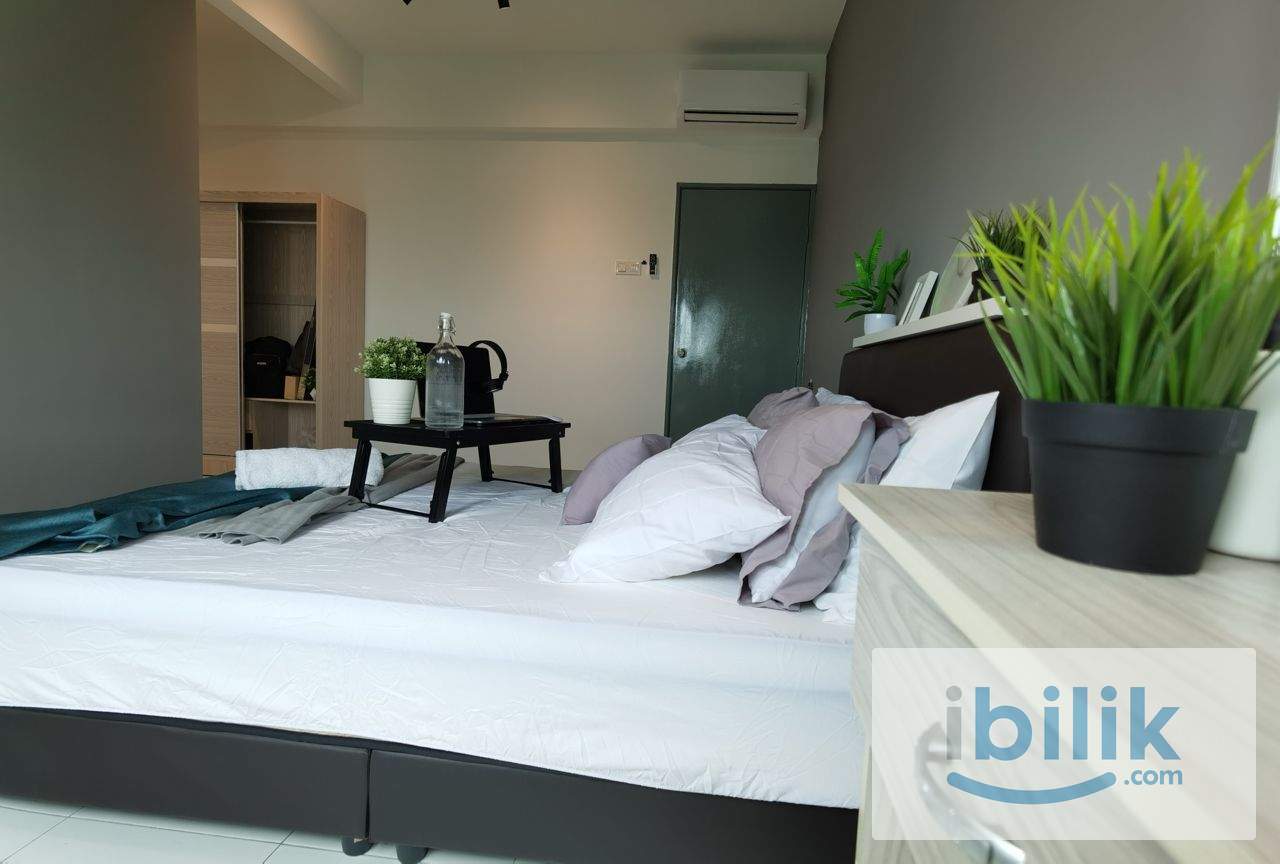 Female | Master room + Private Bathroom - Image 8