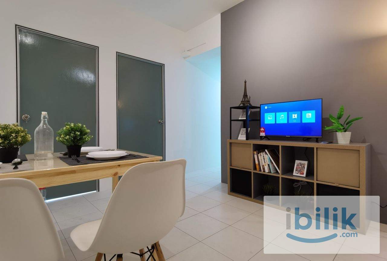 Female | Master room + Private Bathroom - Image 6