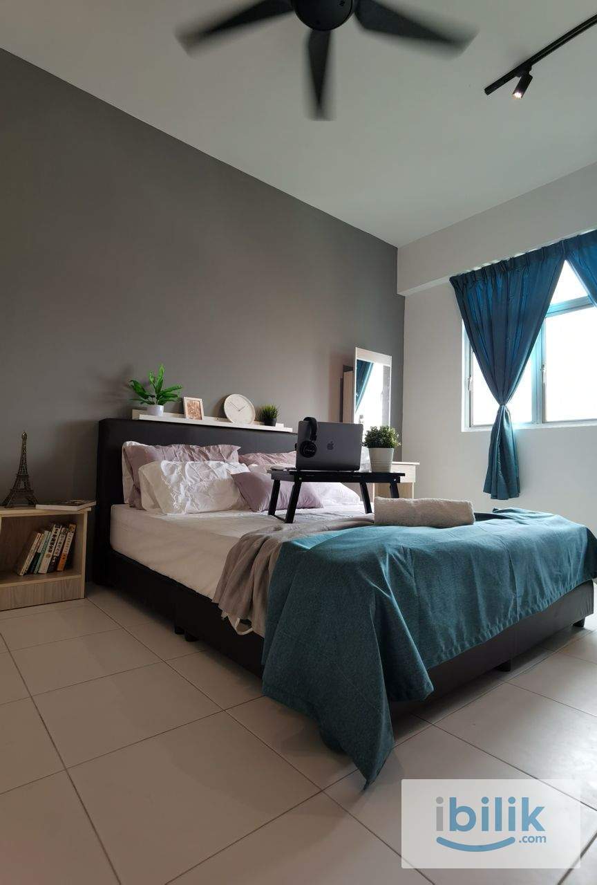Female | Master room + Private Bathroom - Image 1