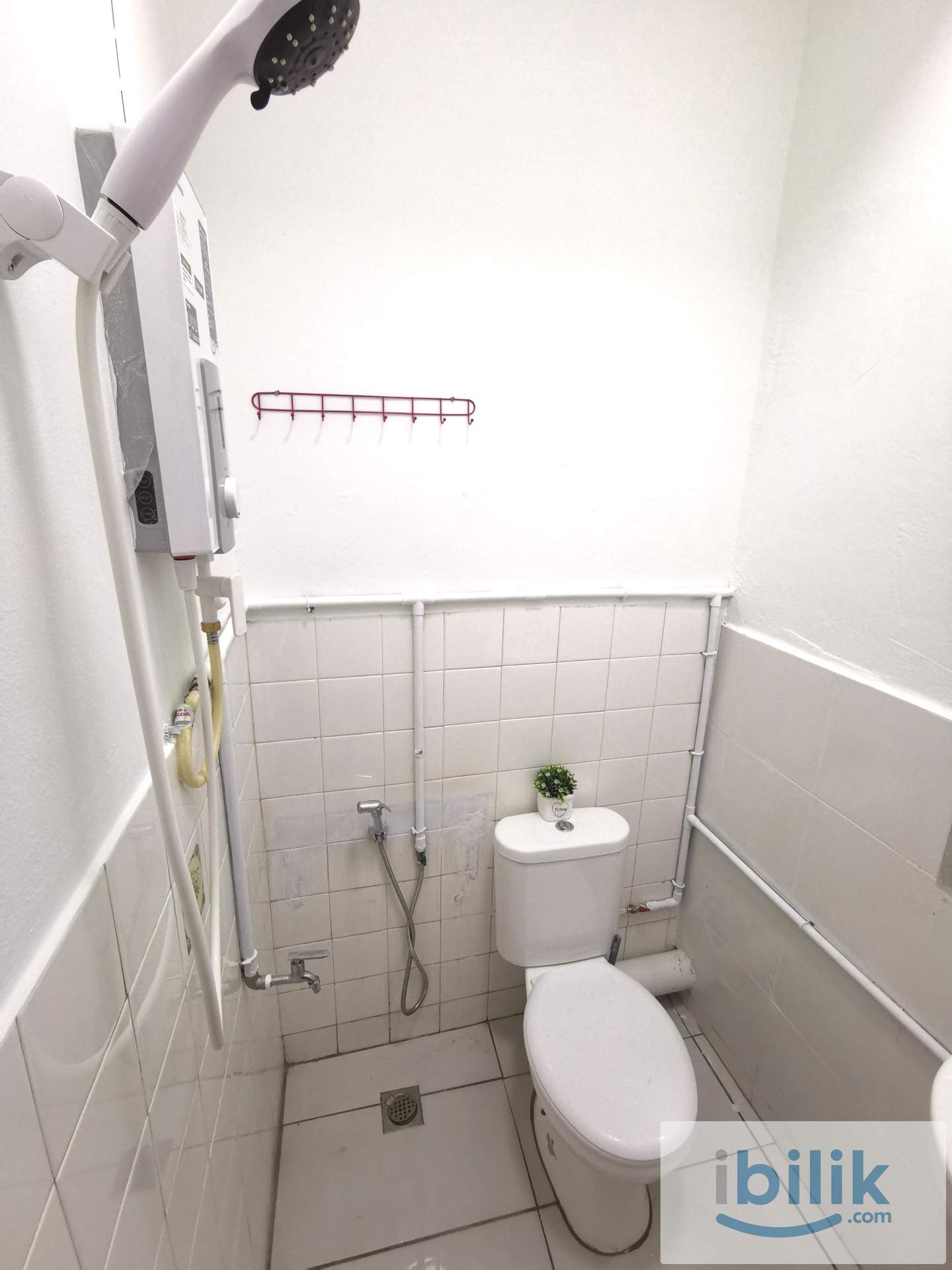 [Mixed Gender Unit] Medium room In Jalan S17/14, Petaling Jaya  Nearby UM - Image 1