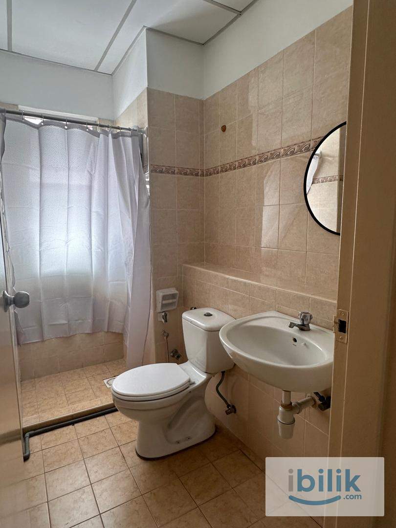 Master room with personal bathroom - Image 5