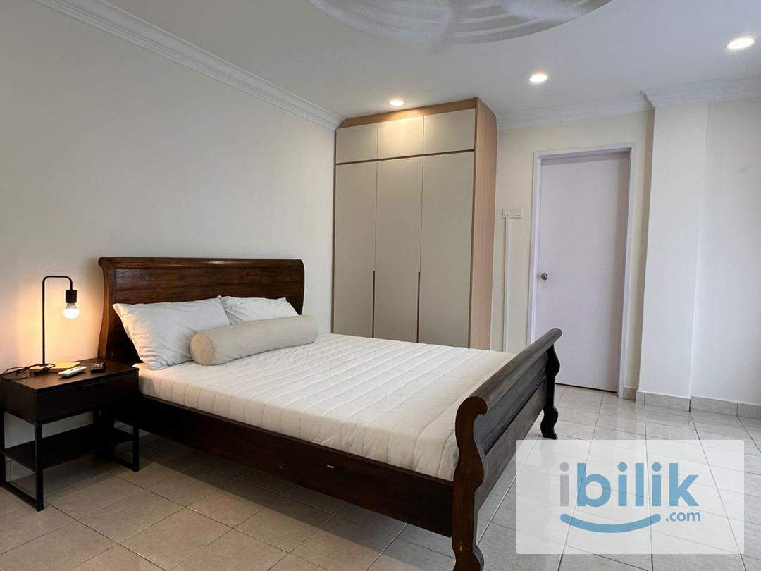 Cozy and spacious Master room with sliding door city view - Image 2