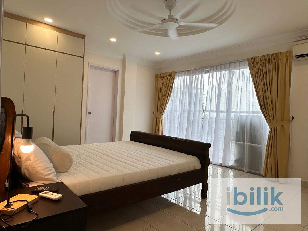 Cozy and spacious Master room with sliding door city view - Image 1