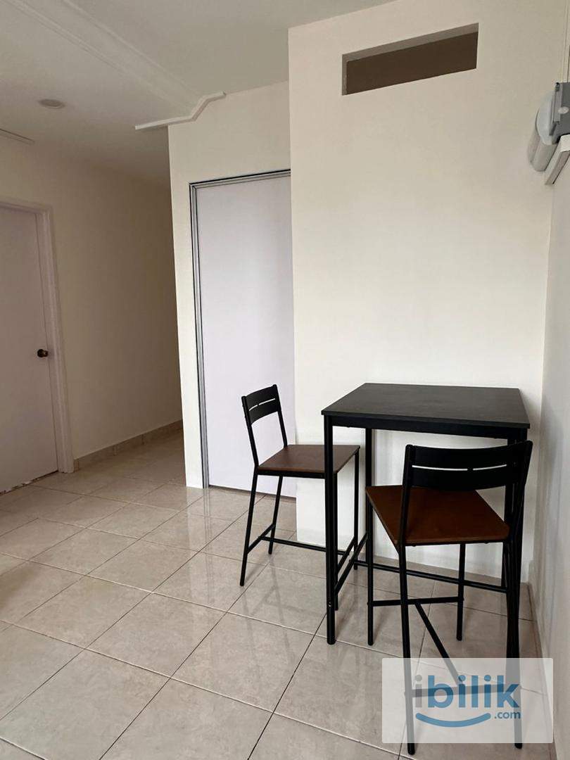Cozy and spacious Master room with sliding door city view - Image 9