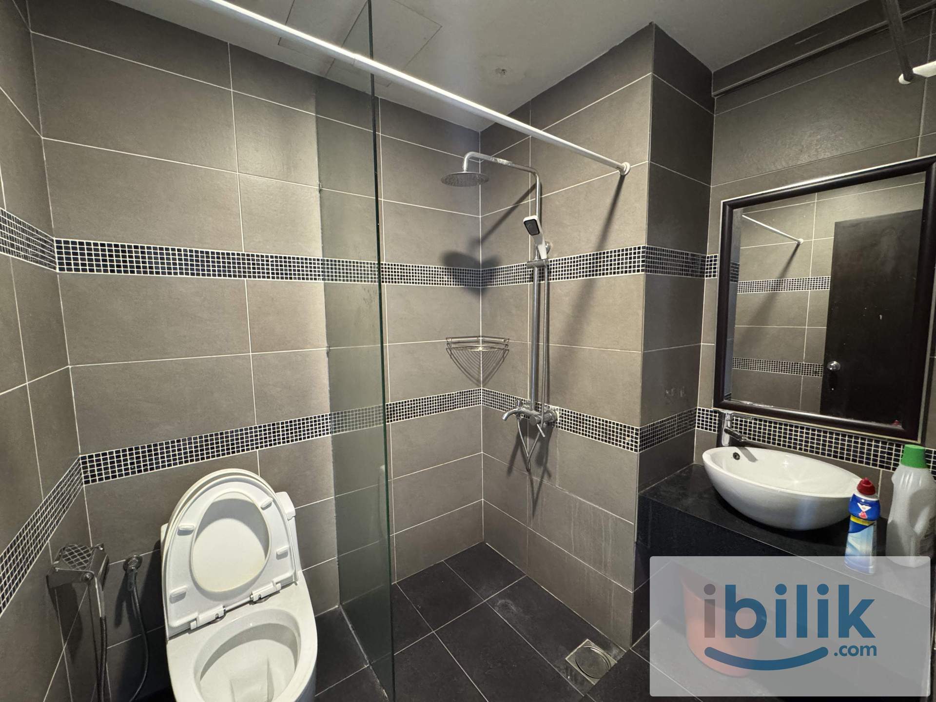【New Renovated】D'Latour Aircon Room at Bandar Sunway - Image 9