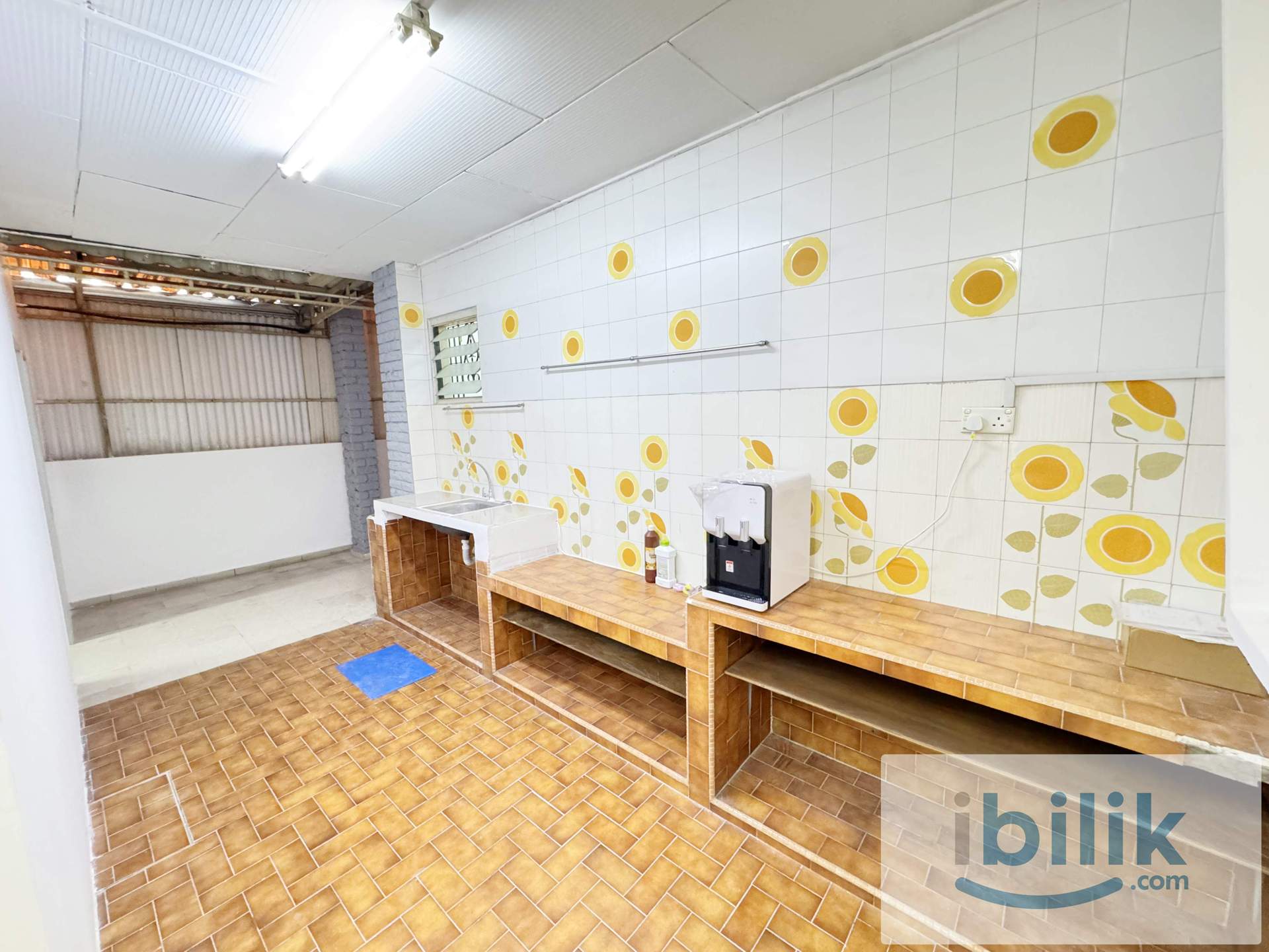 【New Renovated】Jalan Pedada Aircon Room at Taman Melodies, Johor Bahru - Image 5