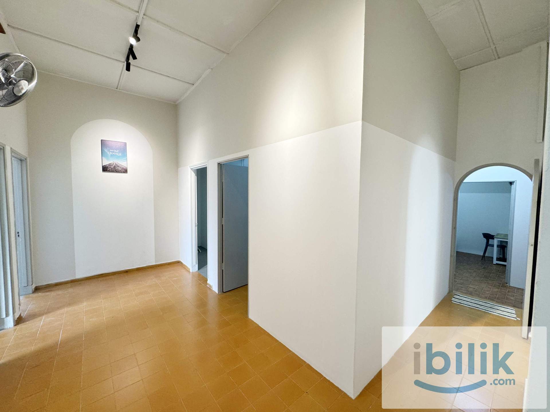 【New Renovated】Jalan Pedada Aircon Room at Taman Melodies, Johor Bahru - Image 7
