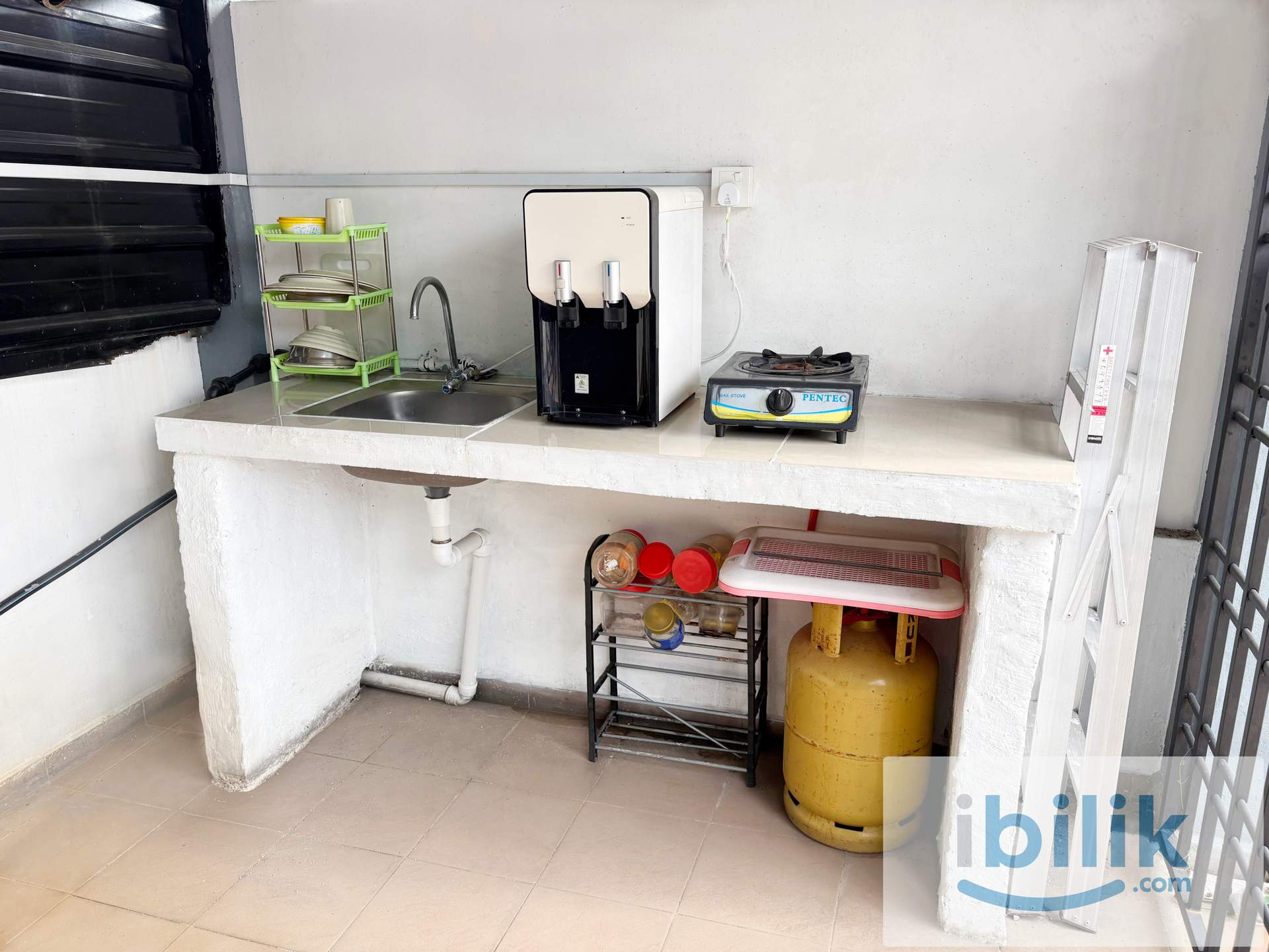 【New Renovated】Jalan Rusa Aircon Master Room Near to CIQ - Image 4