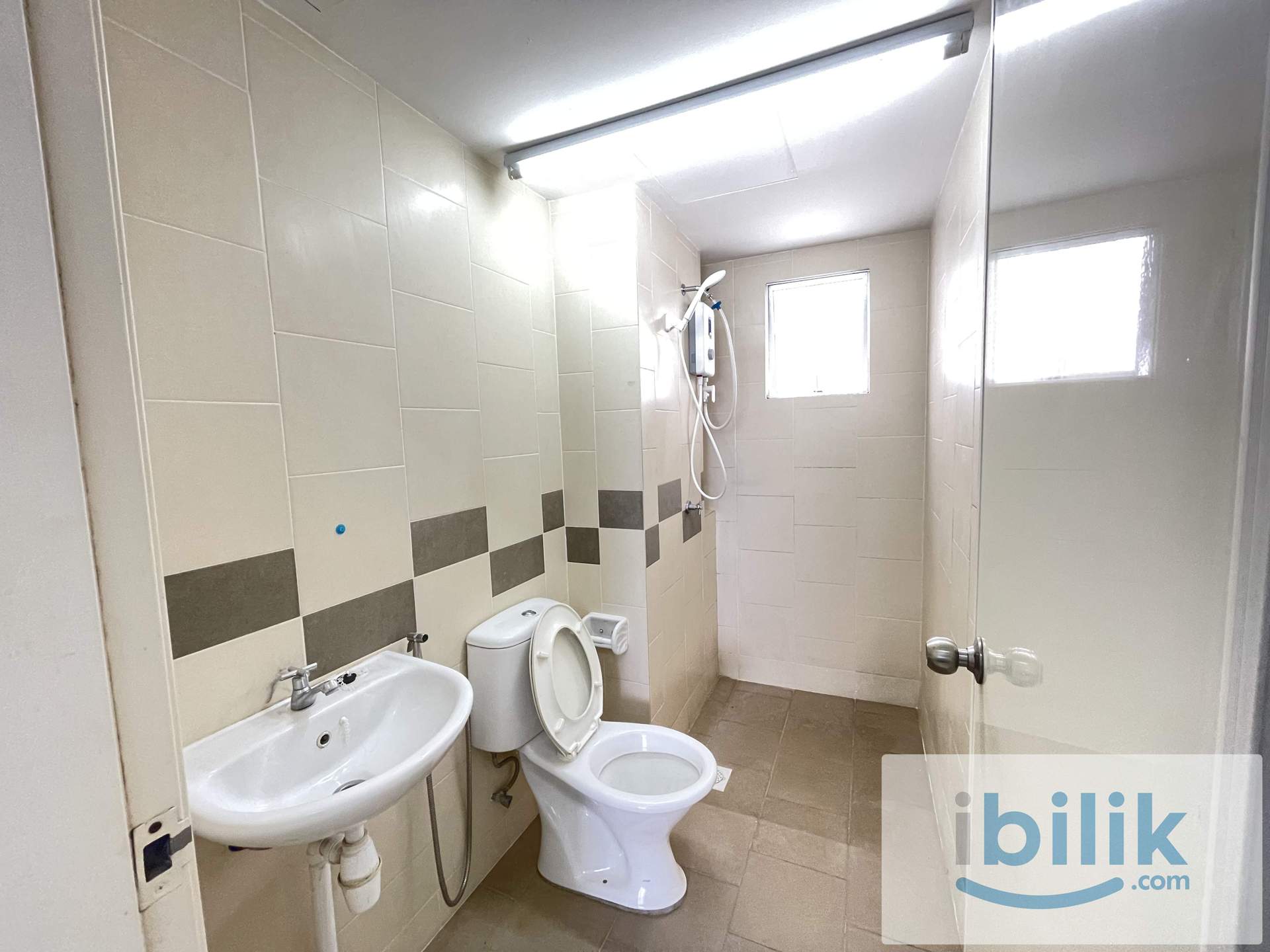 【New Renovated】Seri Mutiara Aircon Room at Setia Alam - Image 3