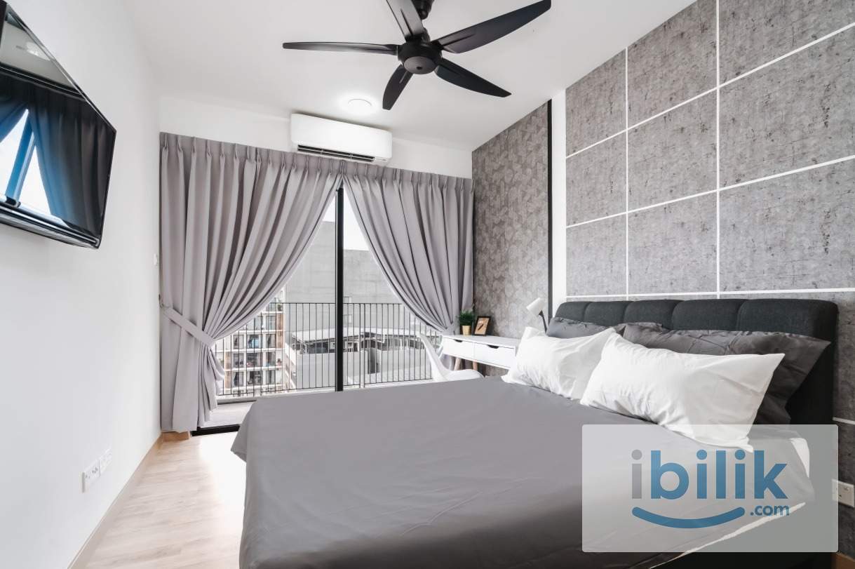 Exclusive Medium Room With Balcony at Emporis, Kota Damansara - Image 1