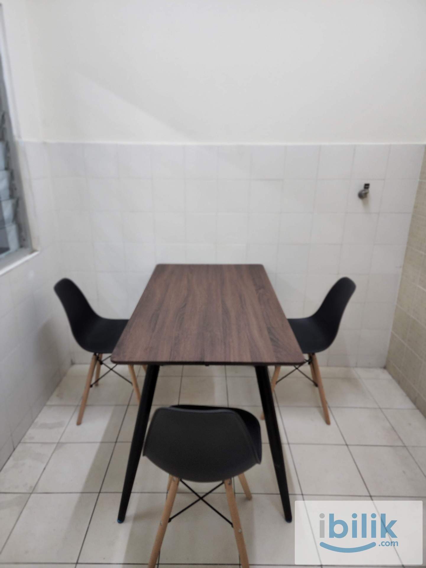 Middle Room - Image 2