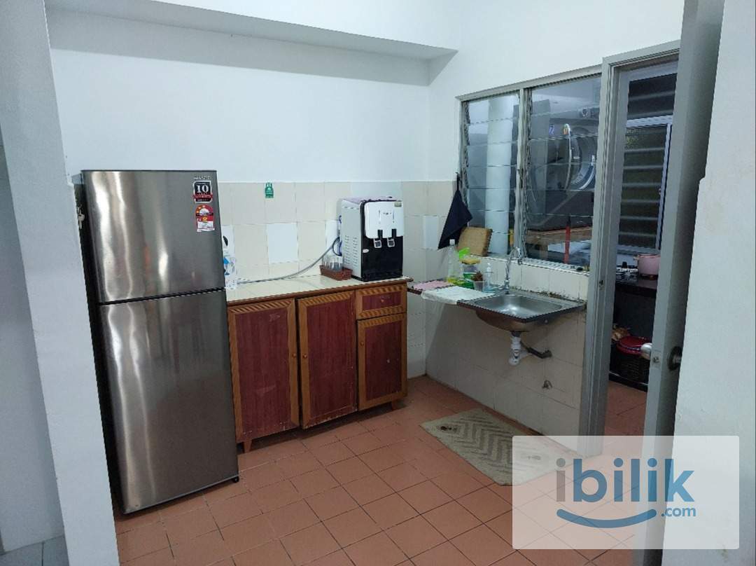 Middle Room at Rhythm Avenue, UEP Subang Jaya - Image 4