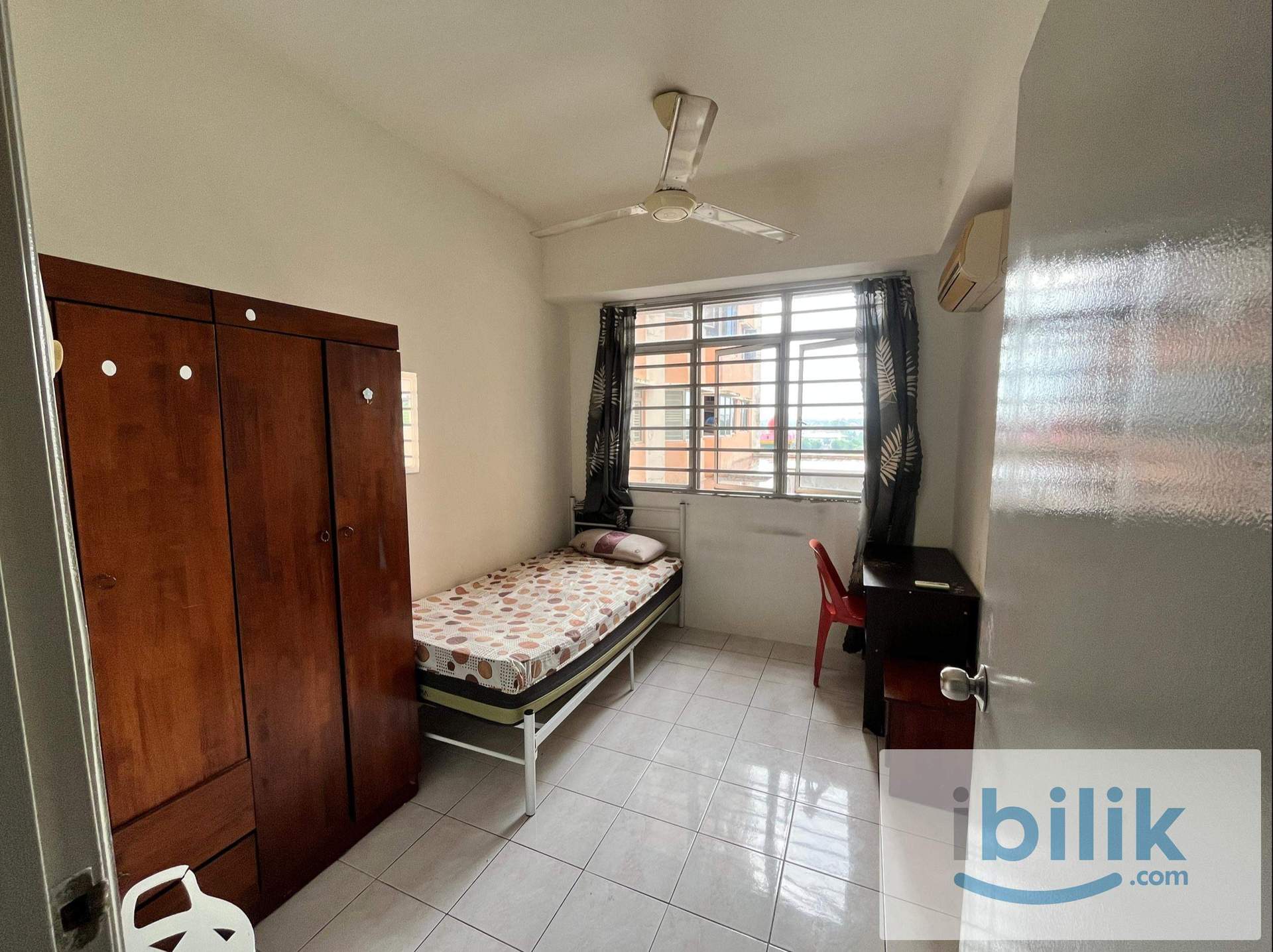 Middle Room at Rhythm Avenue, UEP Subang Jaya - Image 7