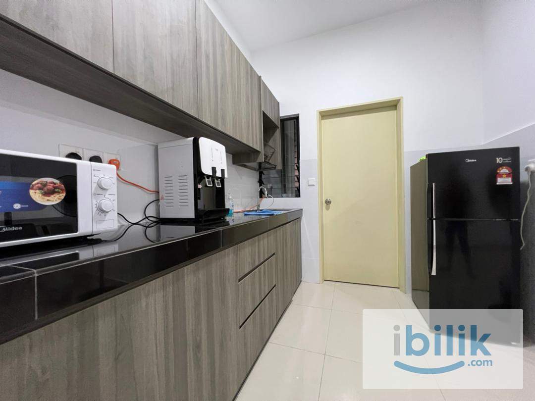 5mins walk to LRT Balcony Room - Image 4