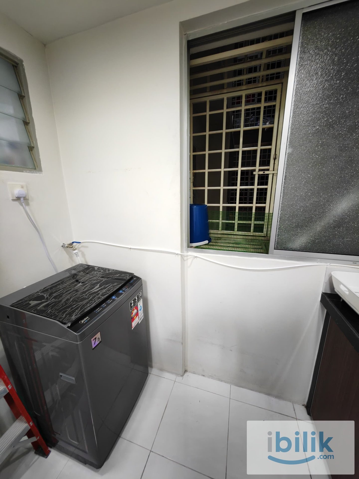 Middle Room for Rent at jelutong  - Image 5