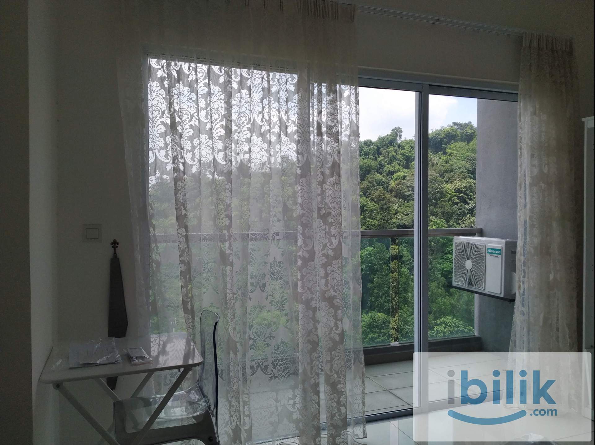 midlle room with balcony  - Image 1