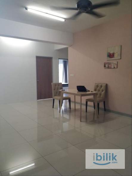 midlle room with balcony  - Image 7