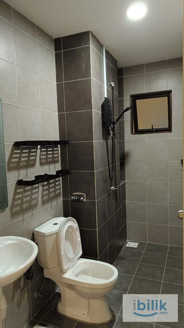 MIDDLE ROOM @ NETIZEN 🏡 BANDAR TUN HUSSEIN ONN – FULLY FURNISHED 🧑🏻👩🏻MIXED UNIT (A Well-Maintained, Clean & Comfortable  - Image 3