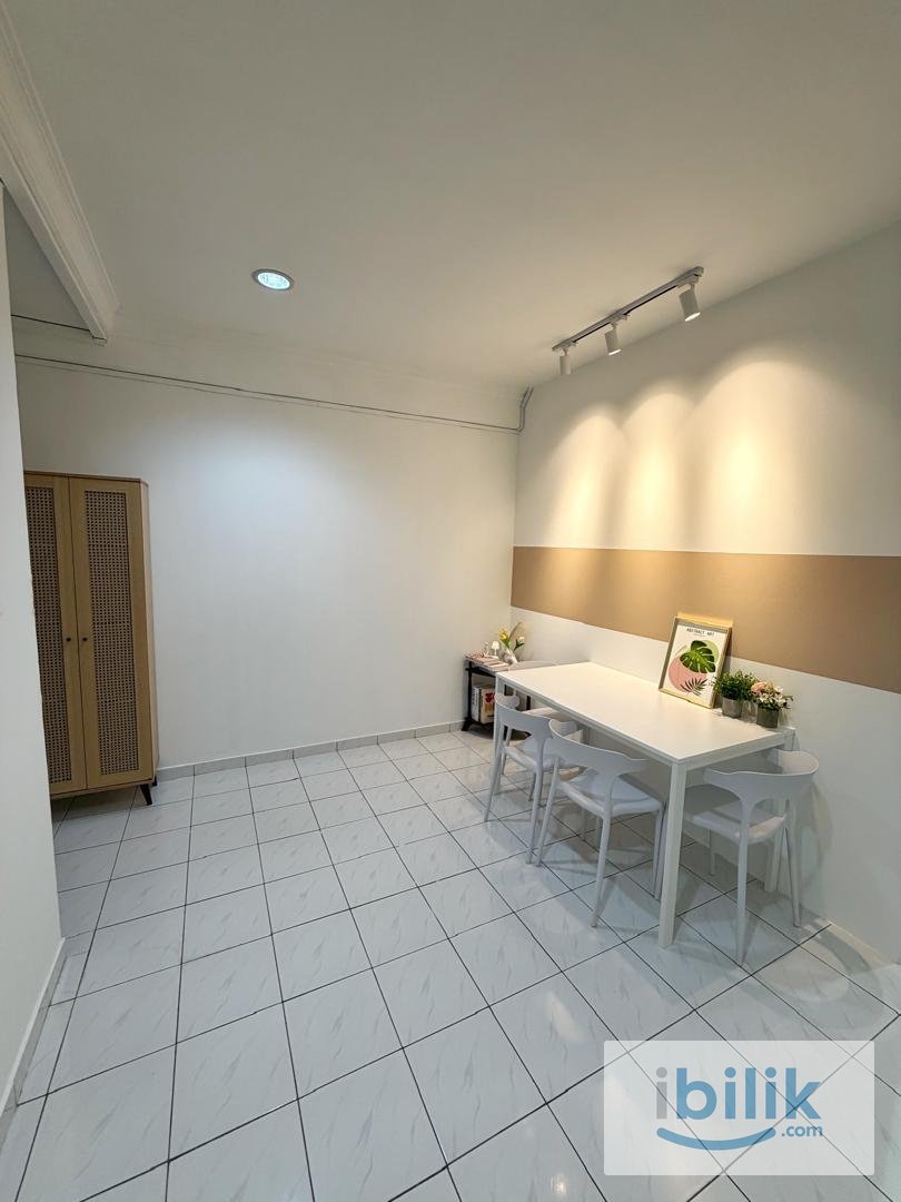 [Mixed Gender Unit] RM 700 MIDDLE ROOM - Image 3