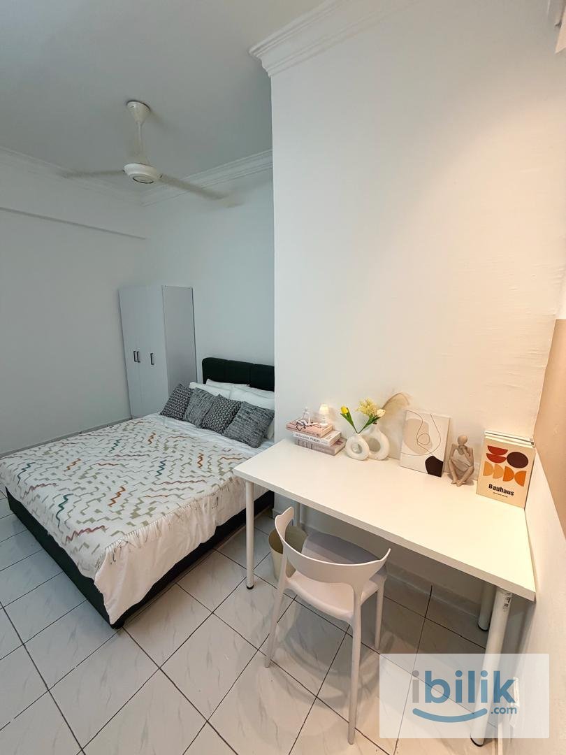 [Mixed Gender Unit] RM 700 MIDDLE ROOM - Image 1