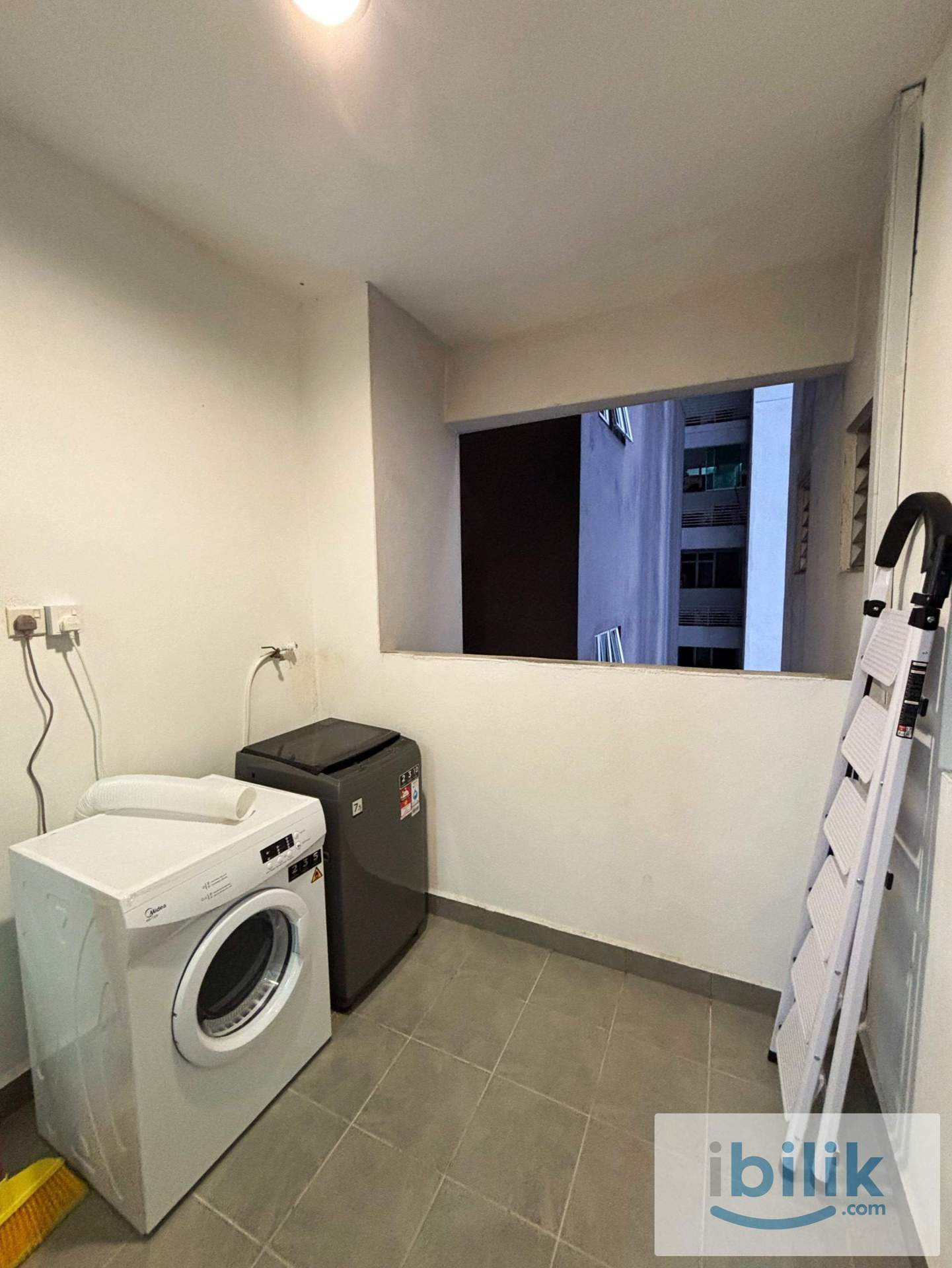 [FEMALE UNIT] LRT AWAN BESAR RM 800 MIDDLE ROOM - Image 6