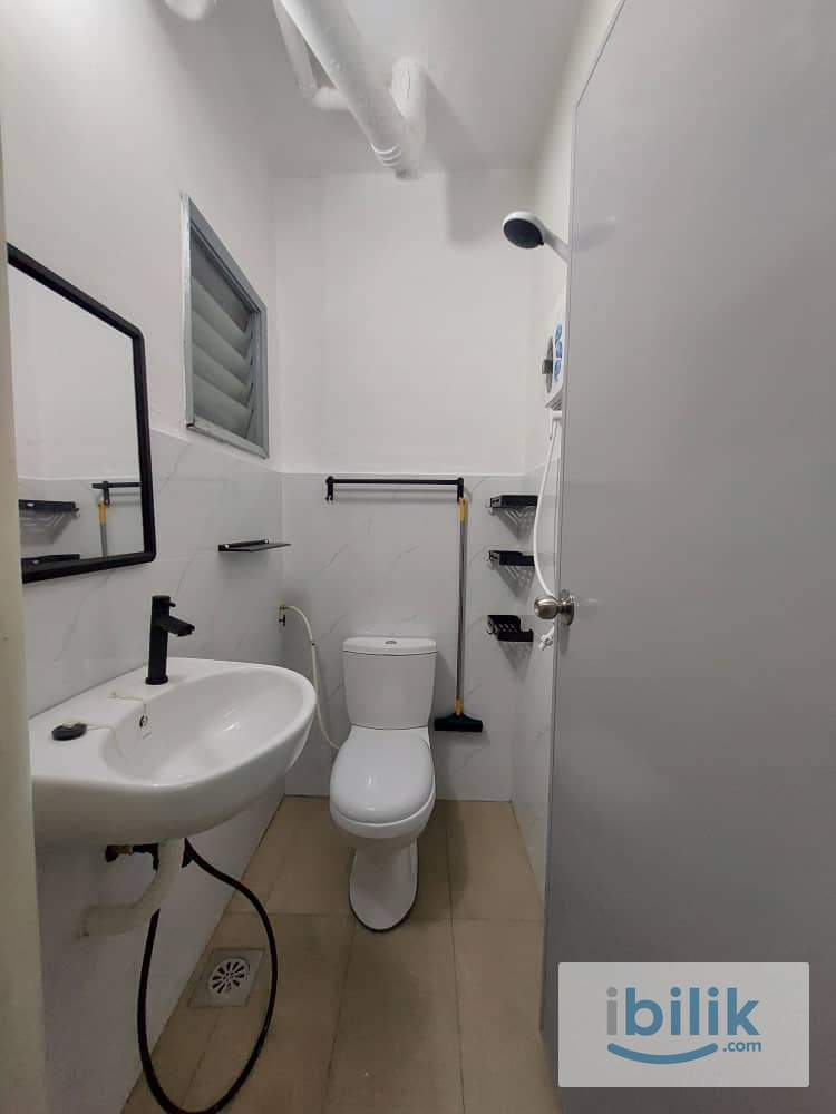 [FEMALE UNIT] RM 600 MIDDLE ROOM MRT MALURI [MIHARJA CONDO] - Image 4