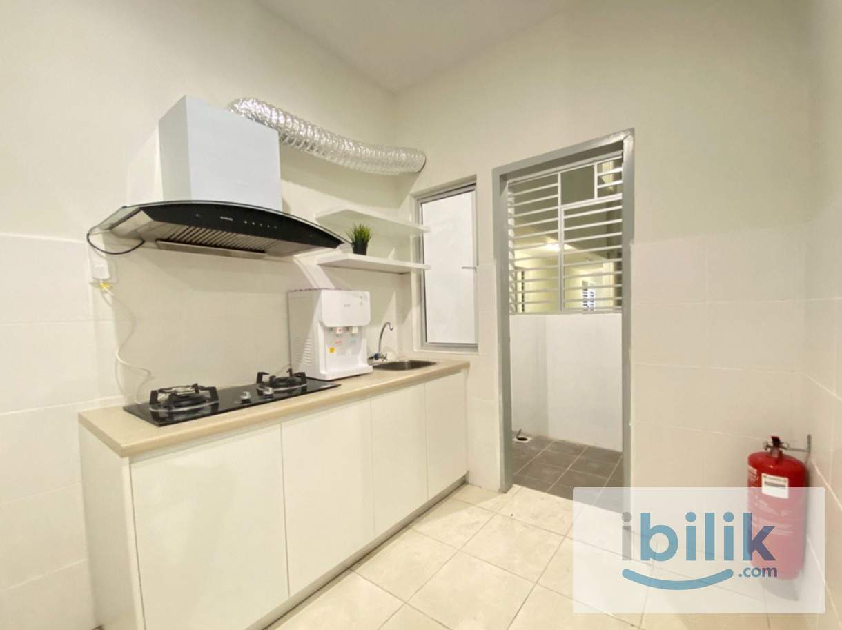 Zero Deposit Female Medium room Bukit Jalil  near LRT  - Image 3