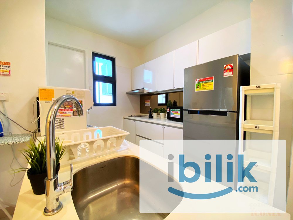 LRT Ara Damansara Middle Room for Rent at H2O Residences  - Image 1