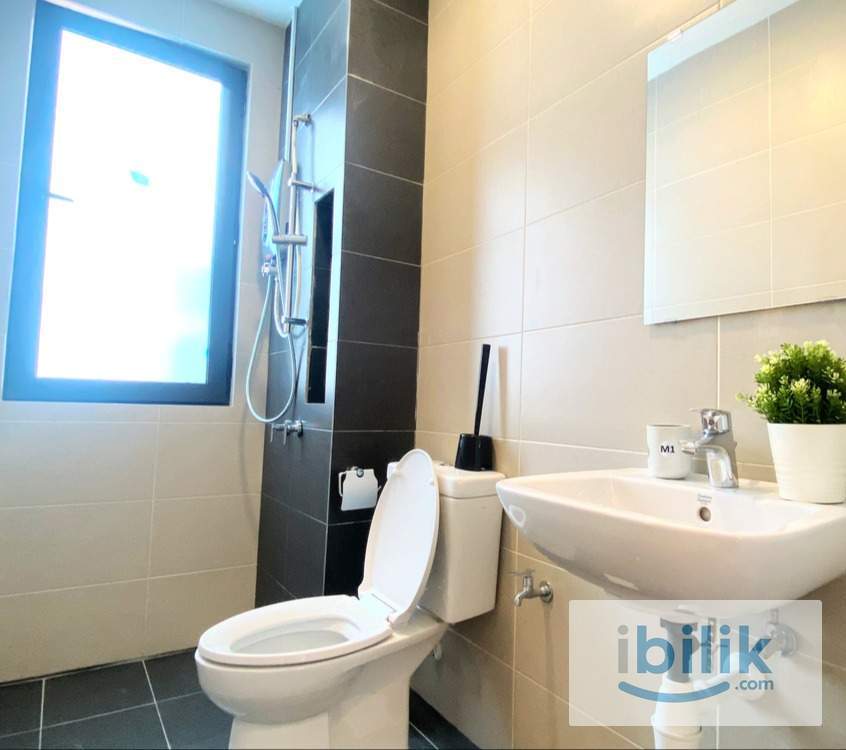 MRT Phileo Damansara Columbia Hospital Master Room for Rent at Pacific Star Petaling Jaya - Image 2